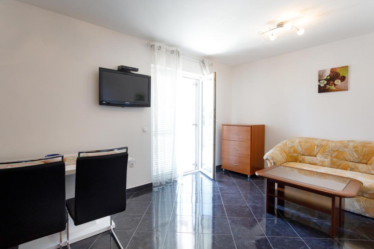Apartments Lacic Krk Town Exterior photo