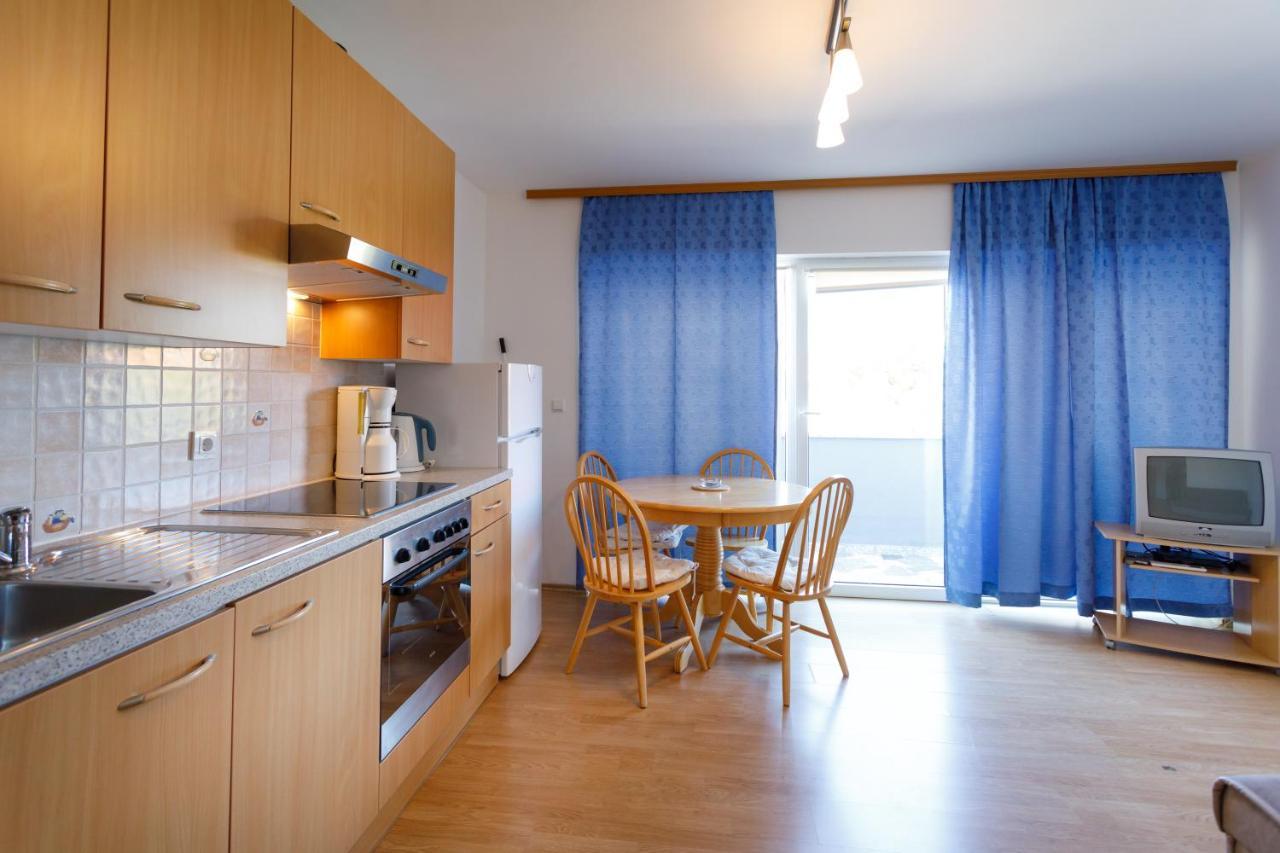 Apartments Lacic Krk Town Exterior photo