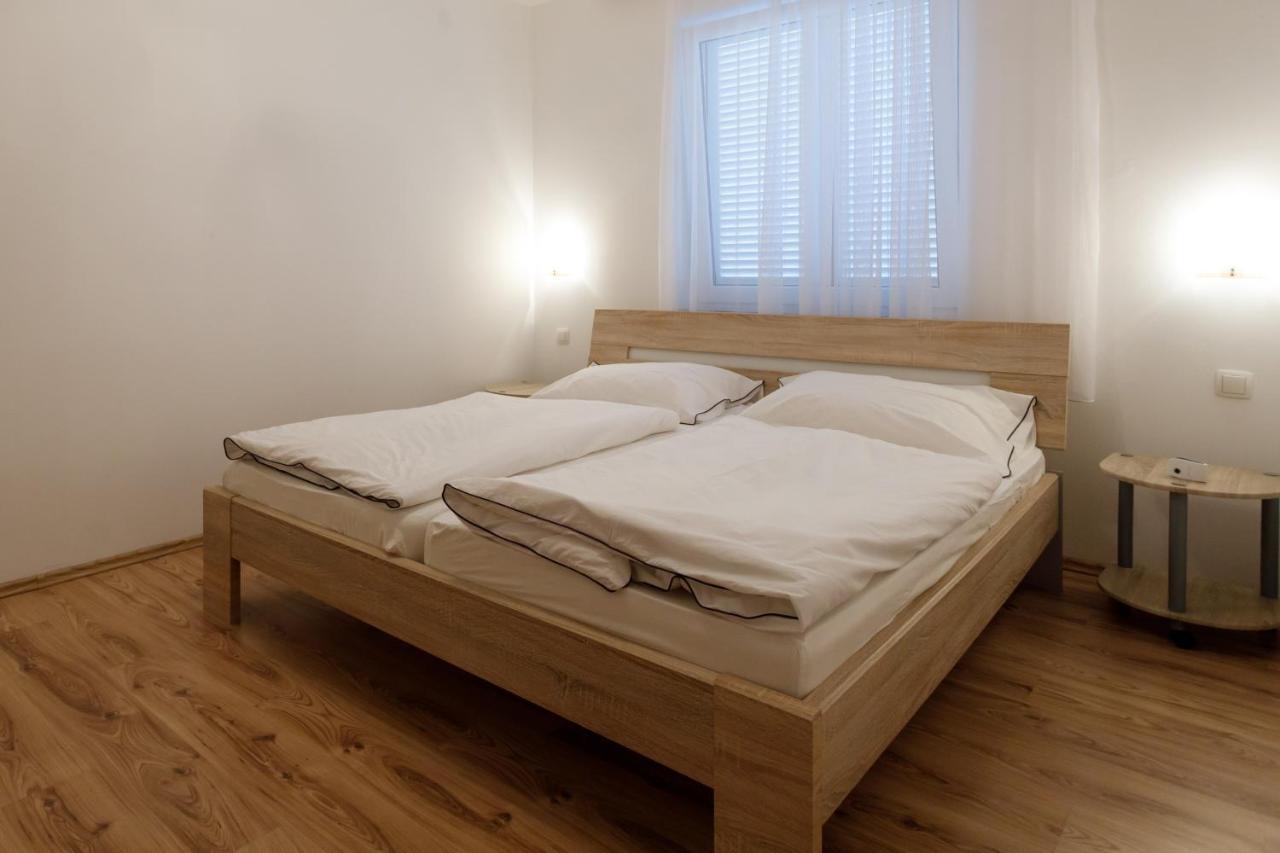 Apartments Lacic Krk Town Exterior photo