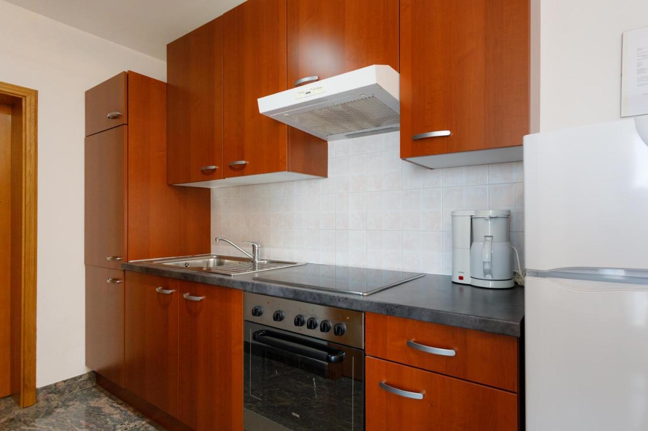 Apartments Lacic Krk Town Exterior photo