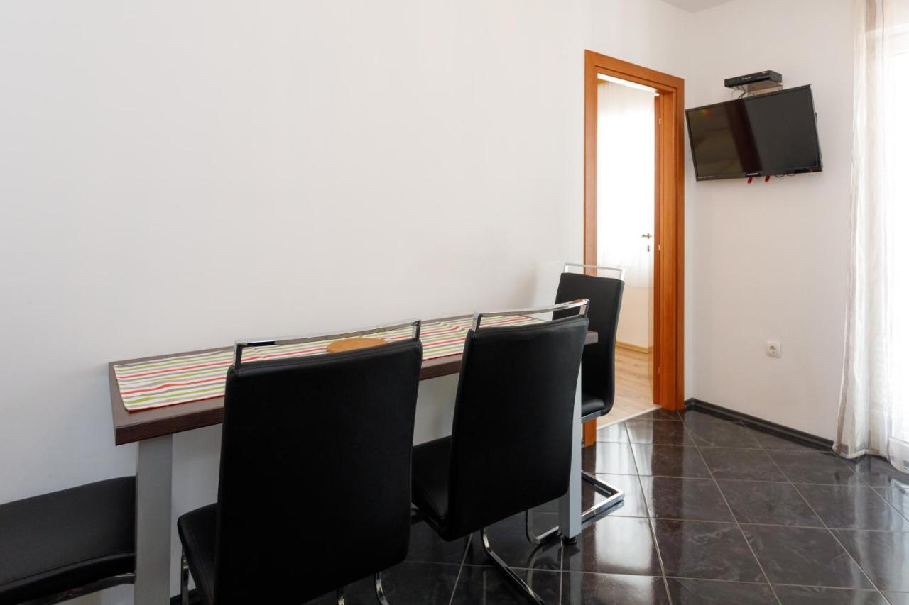 Apartments Lacic Krk Town Exterior photo