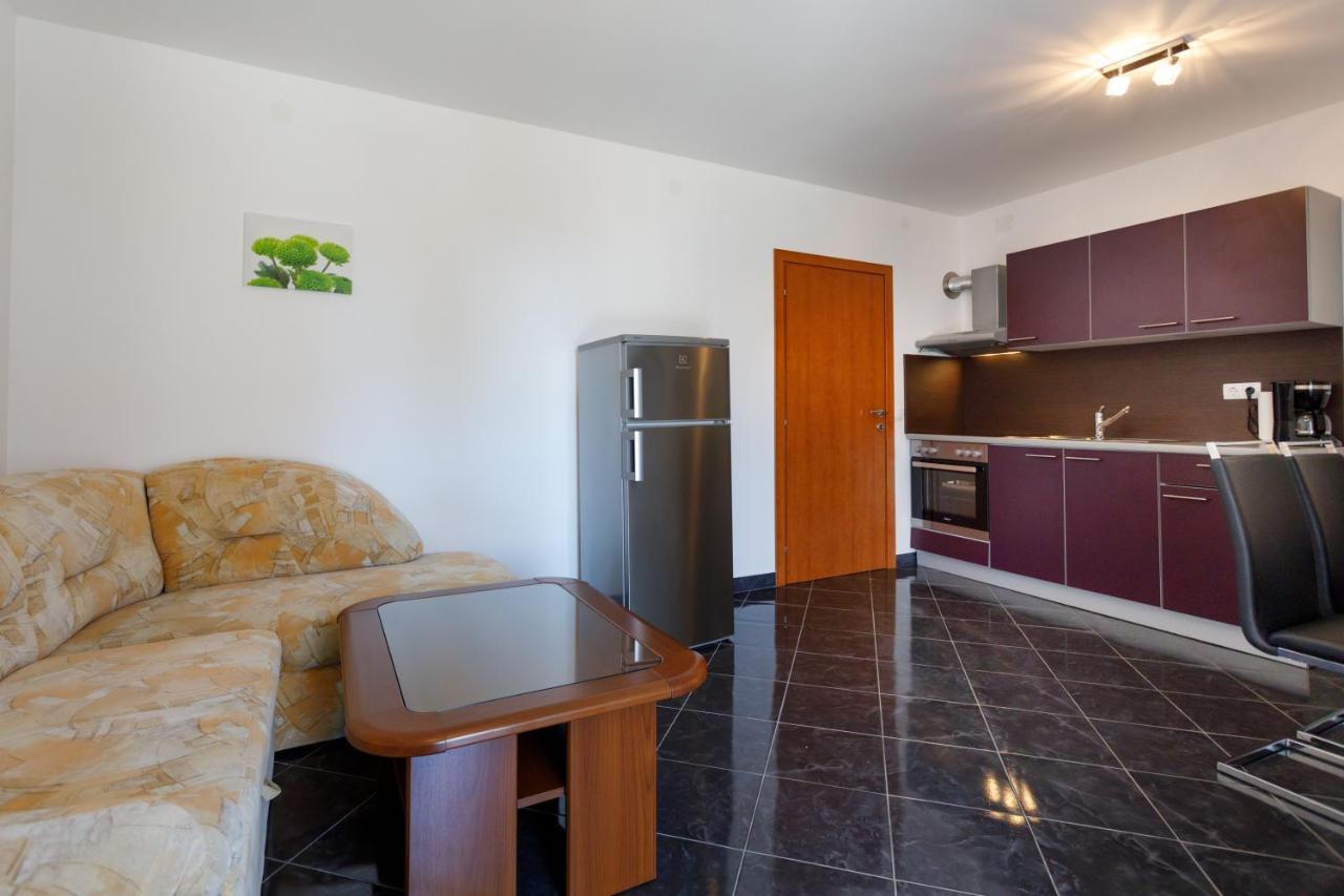 Apartments Lacic Krk Town Exterior photo