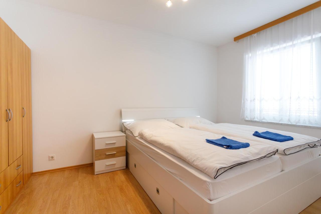 Apartments Lacic Krk Town Exterior photo